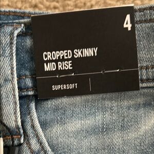 Cropped Skinny Mid Rise Jeans